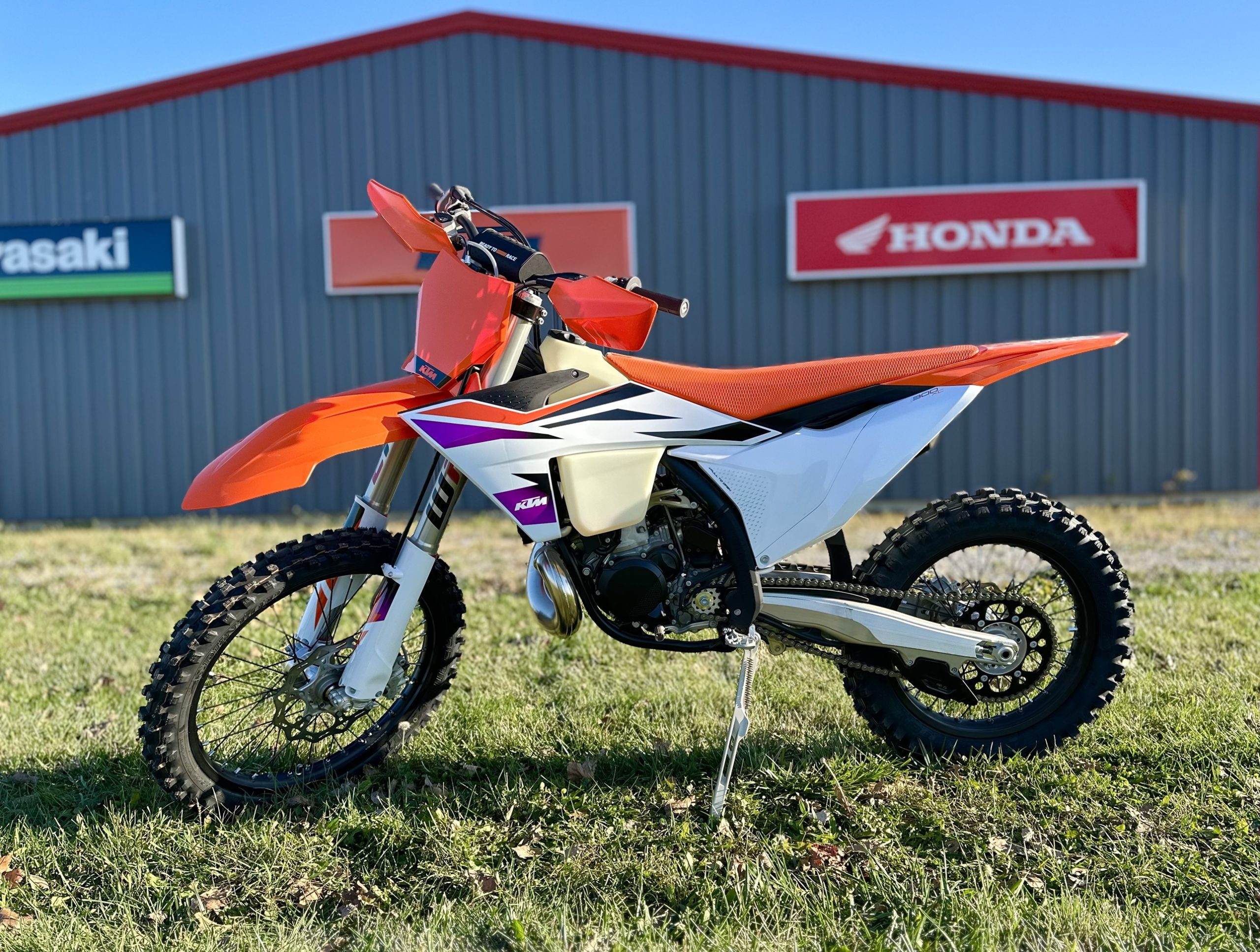 24300XC_1 2024 KTM 300 XC - Image 1