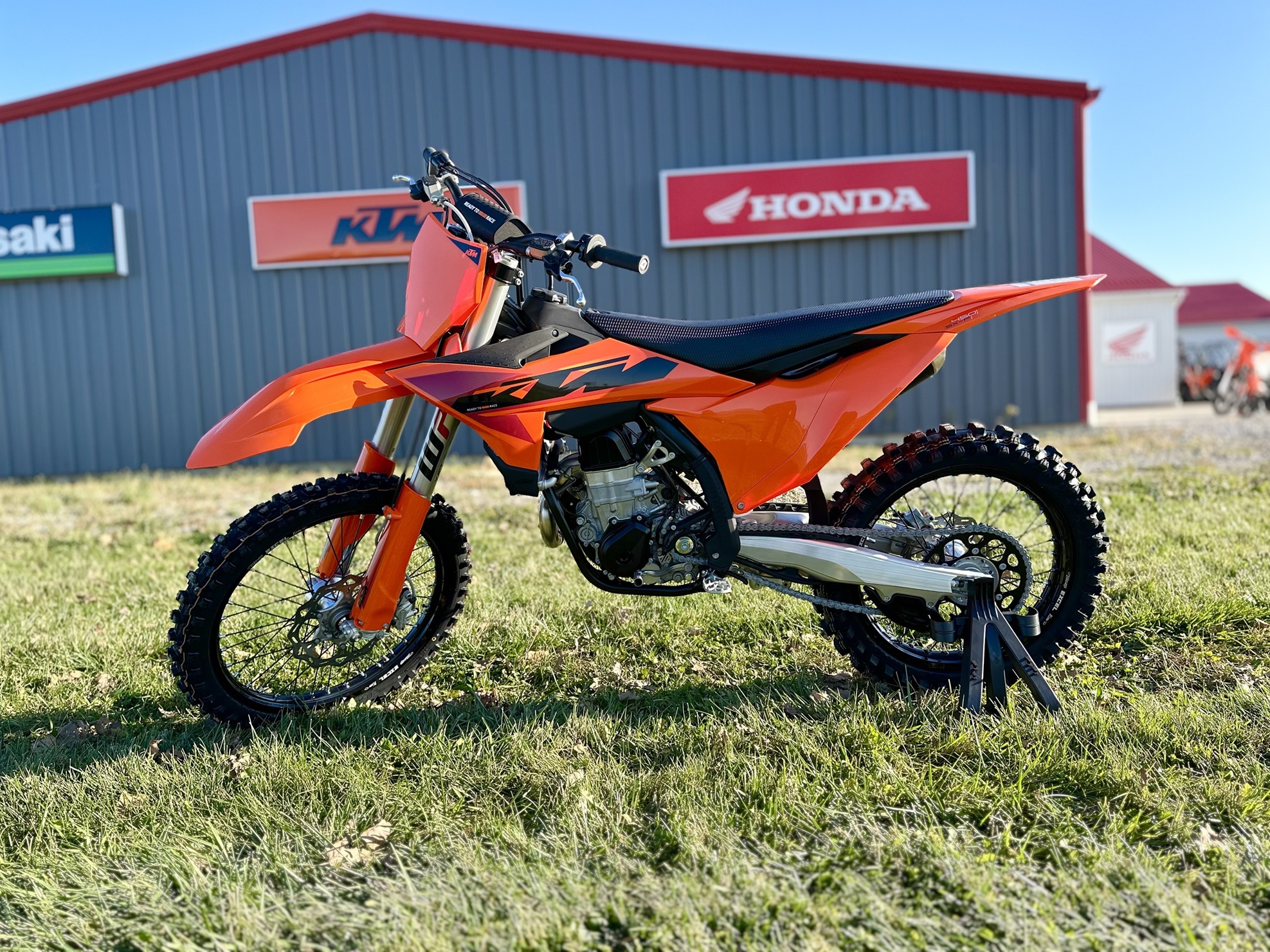 25450SXF1 2025 KTM 450 SX-F - Image 1